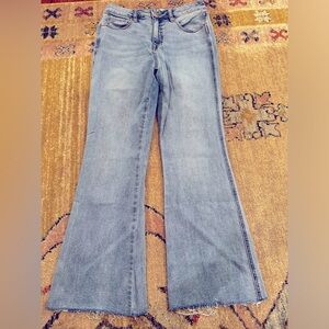 Women’s Free People CRVY Vintage Cropped Flare Raw Edge Hem Size 29